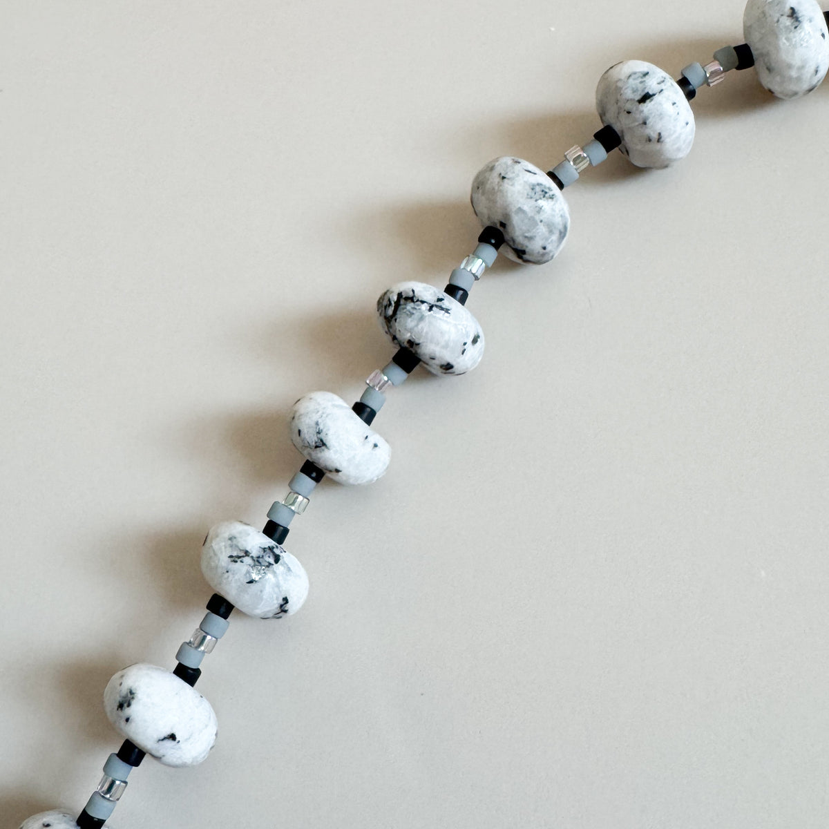 28" Agate Lanyard | Speckled Beads