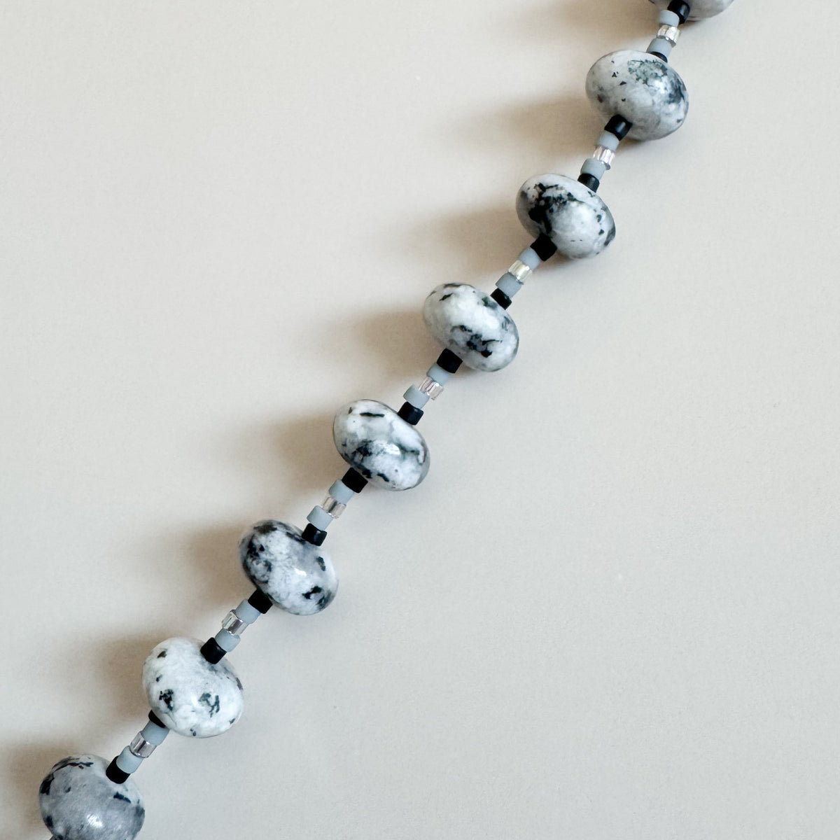 28" Agate Lanyard | Speckled Beads