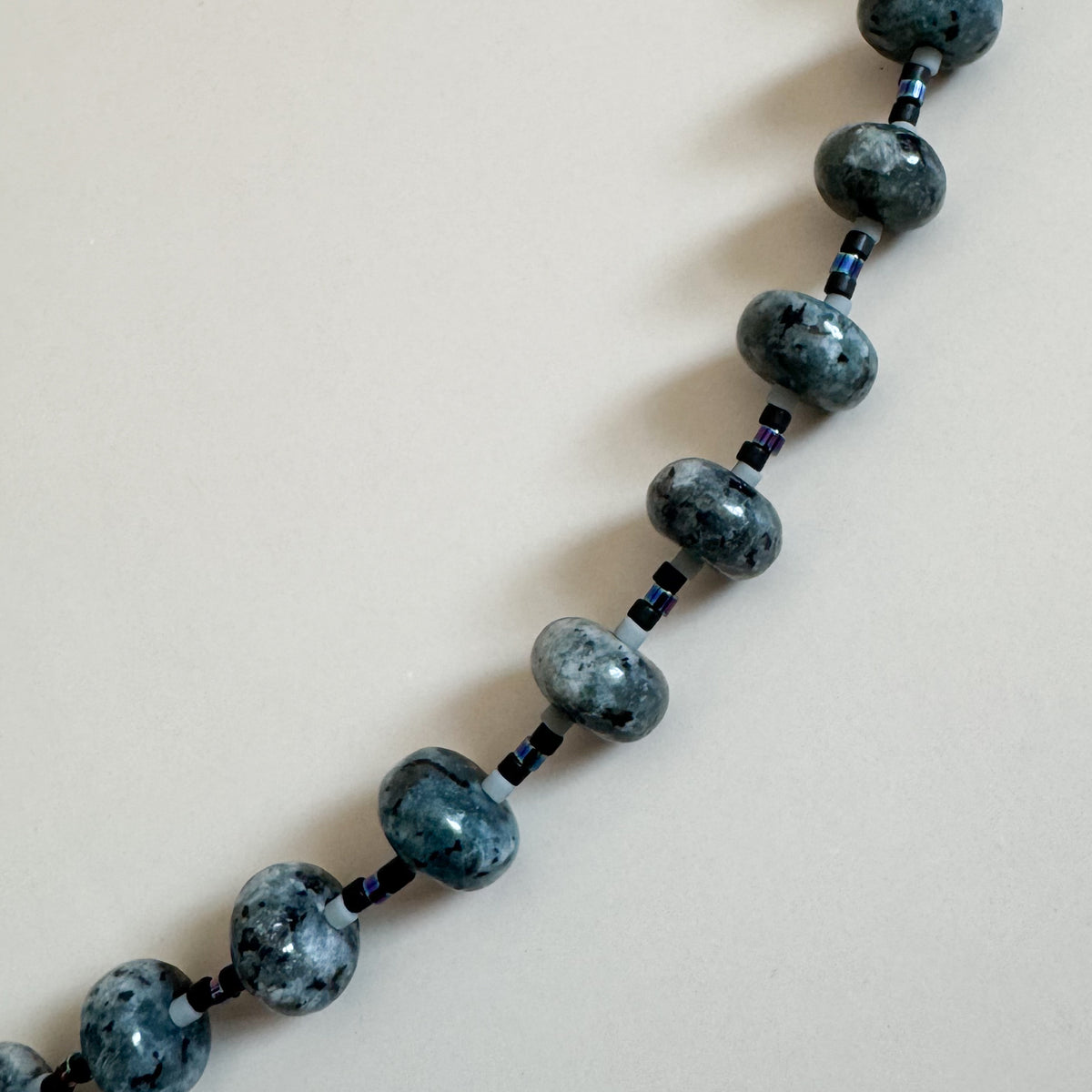 28" Agate Lanyard | Speckled Beads