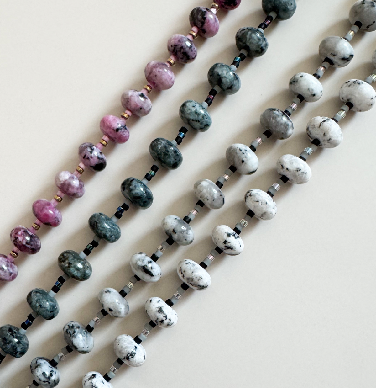 28" Agate Lanyard | Speckled Beads